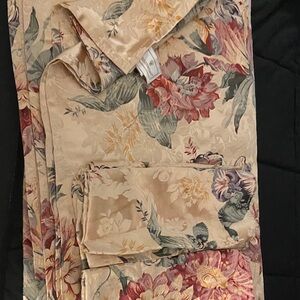 Waterford floral table cloth an 6 napkins